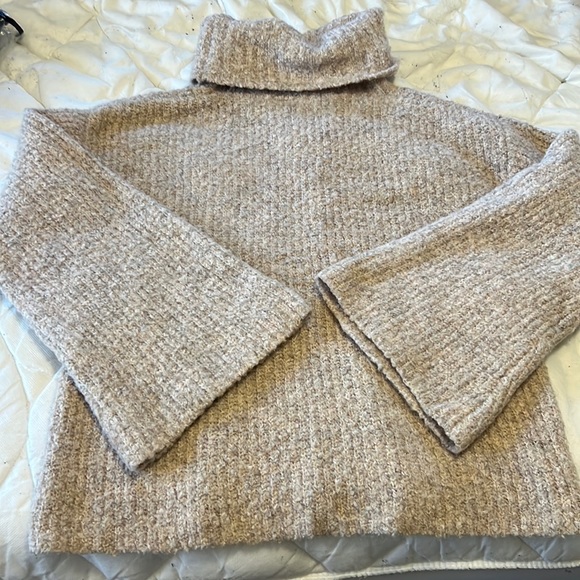 Perfect Fall Sweater! - Picture 2 of 3